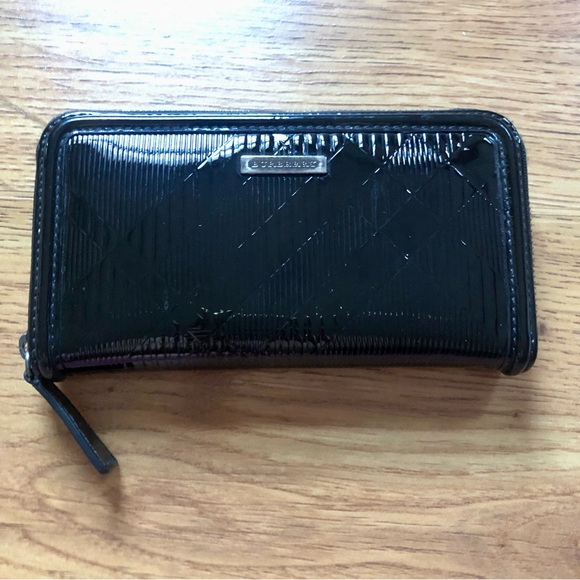 Burberry Black Patent Nova Check Zippy Wallet - Picture 2 of 11